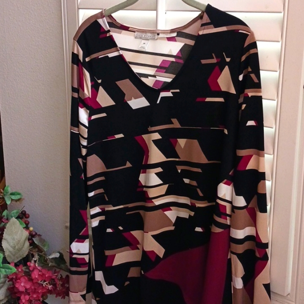Ladies blouse size Medium 100%Rayon, stretch fabric great for traveling